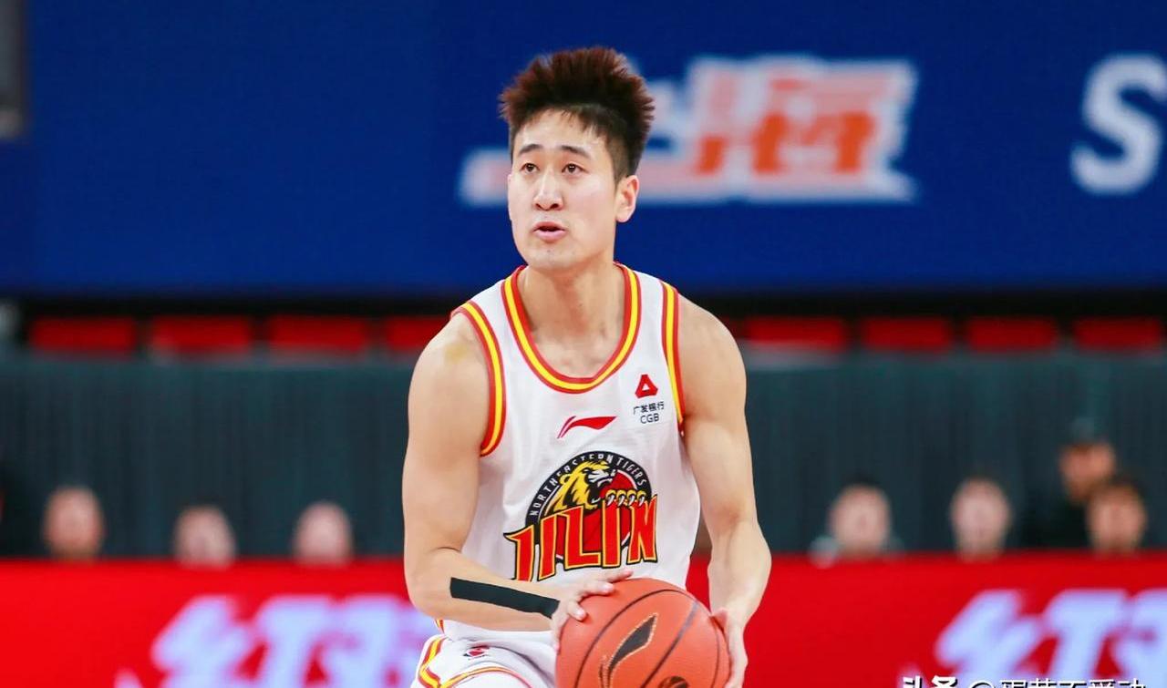 吉林男篮大获全胜，顺利晋级